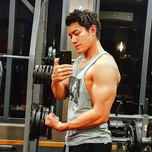 陈乔恩的小奶狗男友竟然是个肌肉猛男