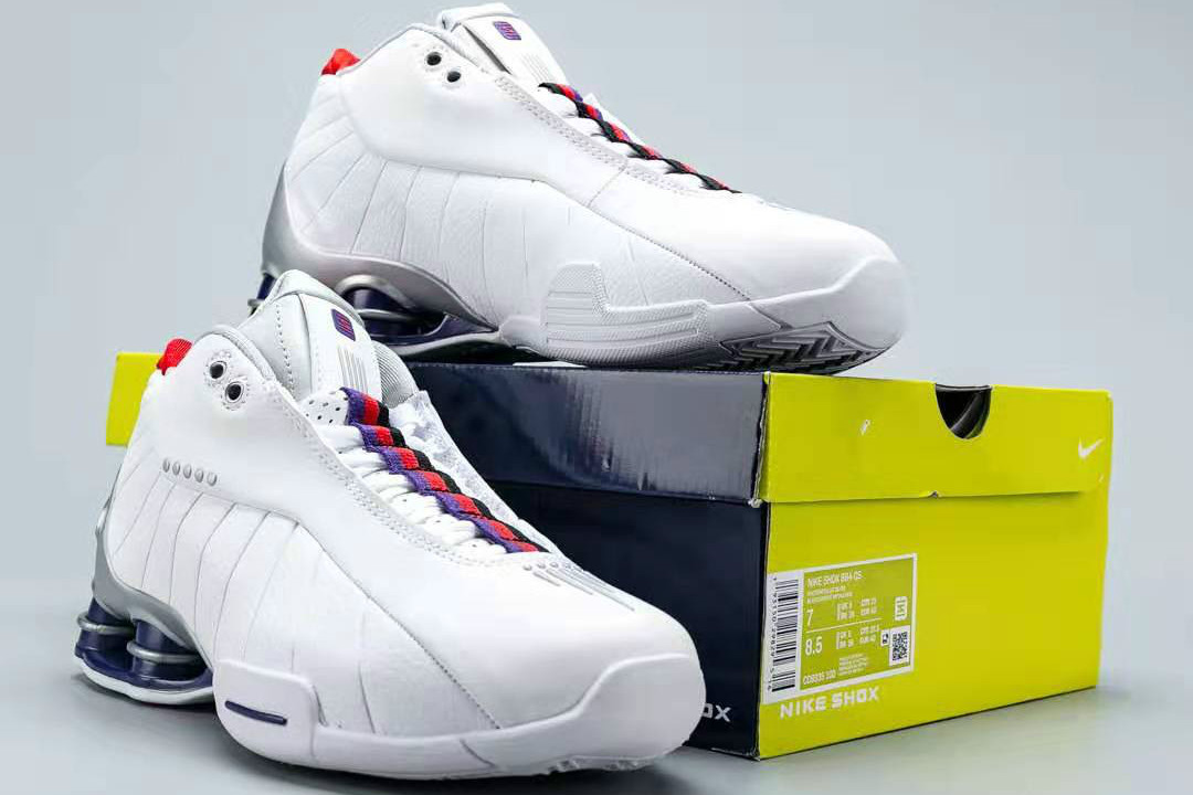 nike shox bb4是一款球鞋,该鞋中底配置前掌zoom