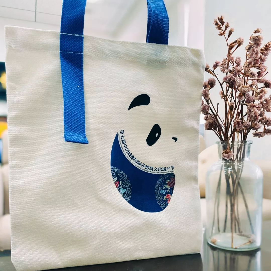 何时再见 梦中人 蜀锦熊猫 手提袋 第七届非遗节的文创手袋,"蜀锦熊猫