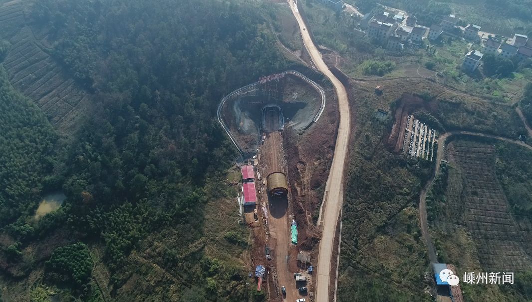 今天杭绍台铁路嵊州段茶坊2号隧道顺利贯通离通车又近了