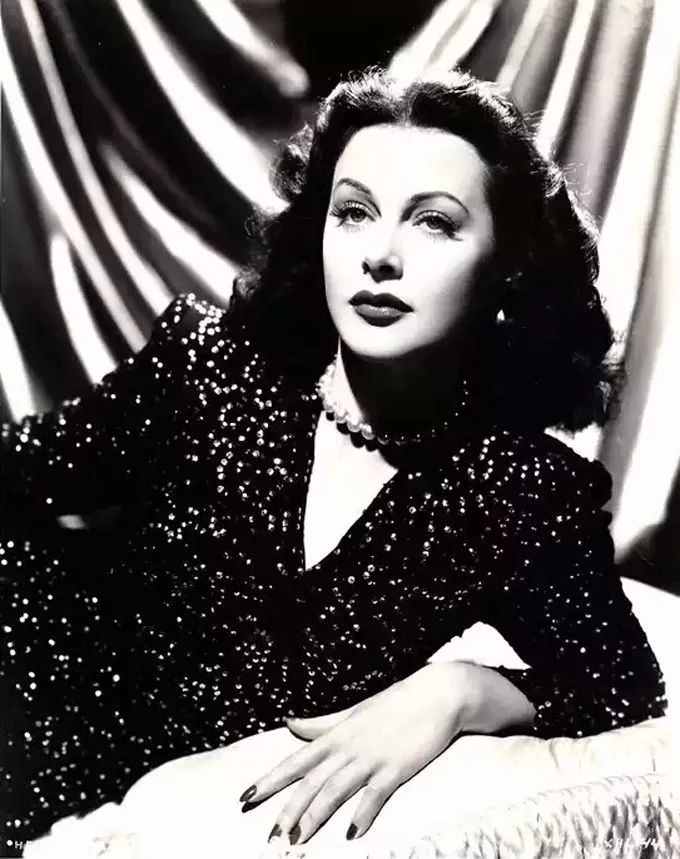 她演了历史上第一部裸戏,被誉为"世界最美的女人"