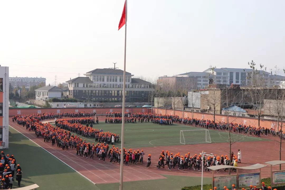 临沂东城实验小学图片