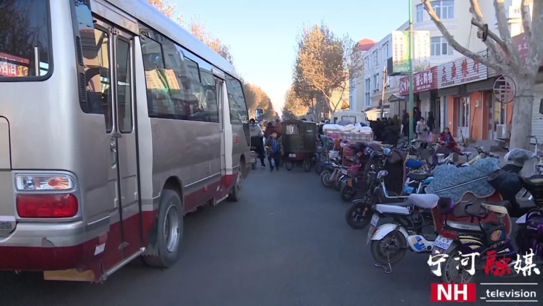 芦台城区震新路占道乱象亟待整治