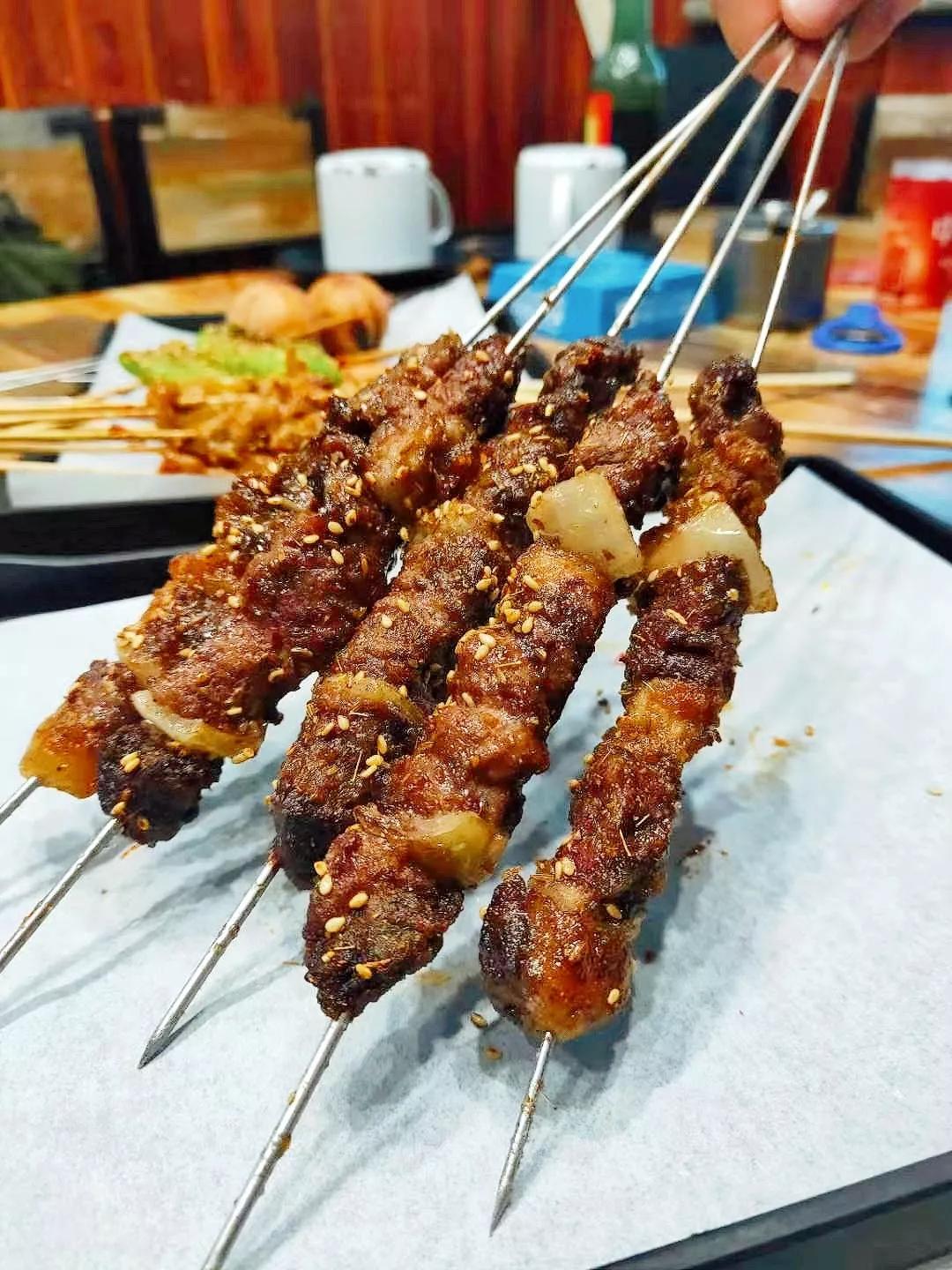 小胡同烤鸽子大肉串到齐齐哈尔必吃的烧烤店