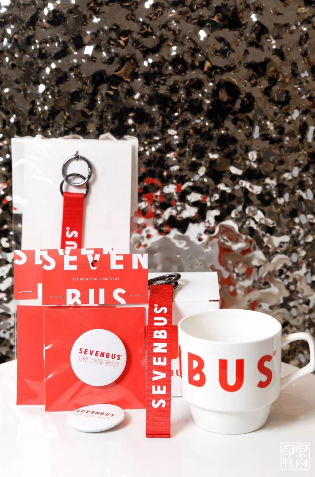 火遍全国的sevenbus空降西溪天街连续3天买一送一