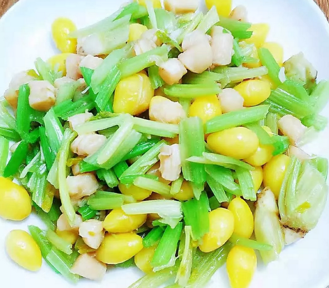 大叔家的海鲜菜:干贝炒芹菜,香气扑鼻,鲜美软糯,家人爱吃!