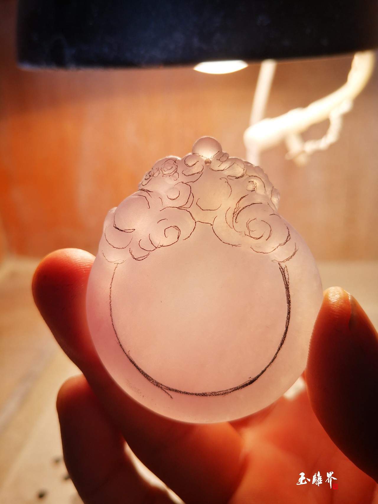 透亮的高冰翡翠!蒋红兵大师一雕,果然精彩