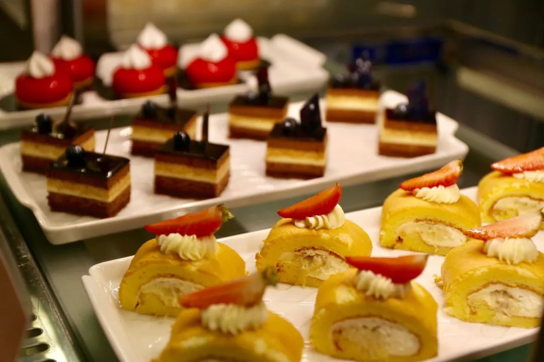 这家五星级酒店200道自助餐吃完再送西式晚宴!