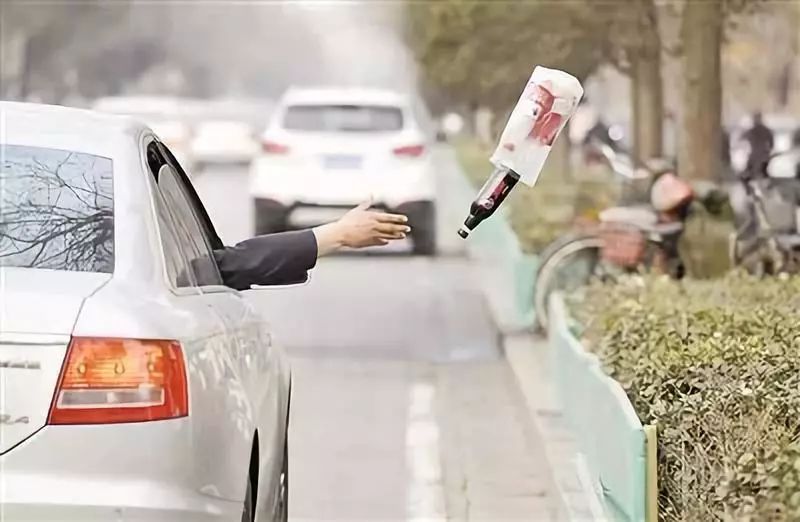 车窗抛物要承担法律责任?赶快看看咋回事