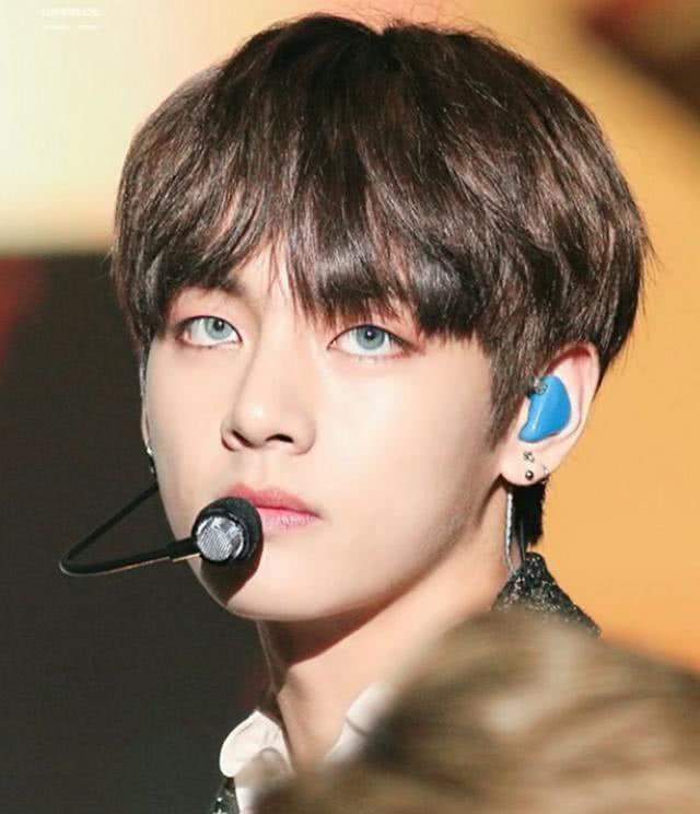 韩国男团戴美瞳真的太好看了边伯贤金泰亨谁更适合带美瞳呢