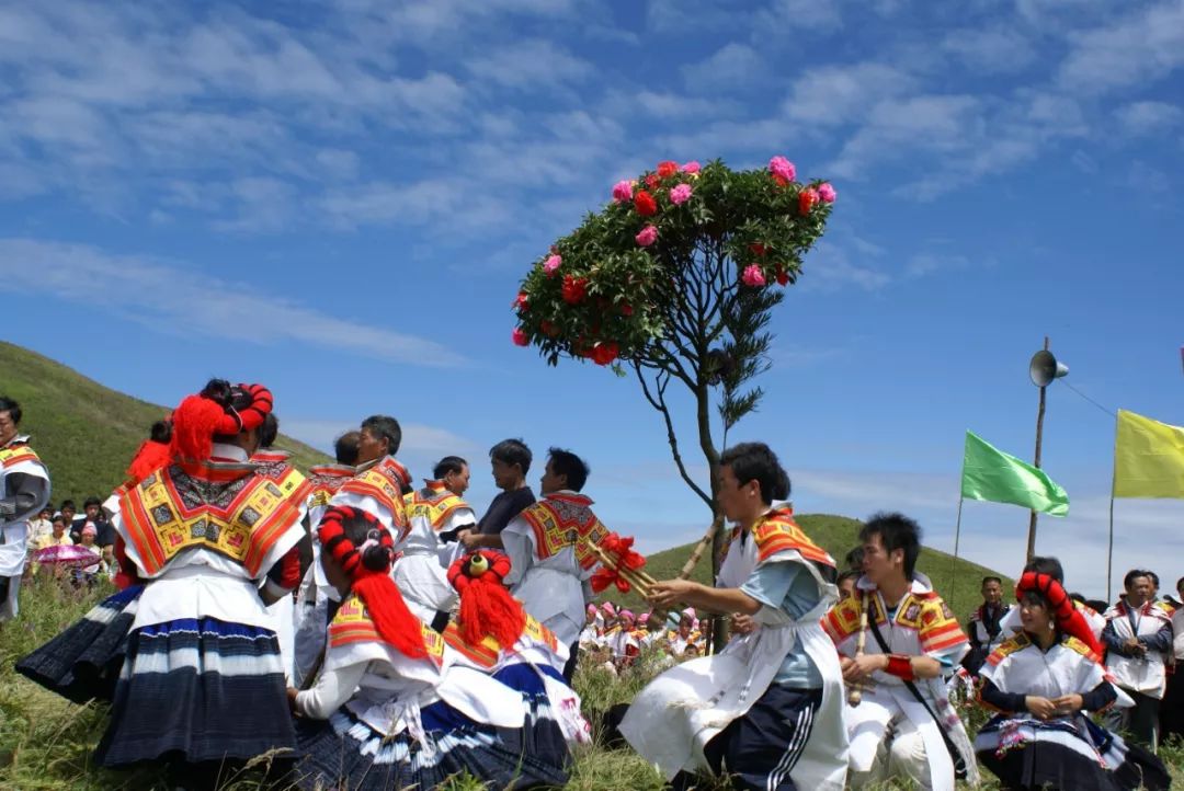 花山节活跃在一线的双培"标兵""在这次学习培训中,他无偿提供了水,电