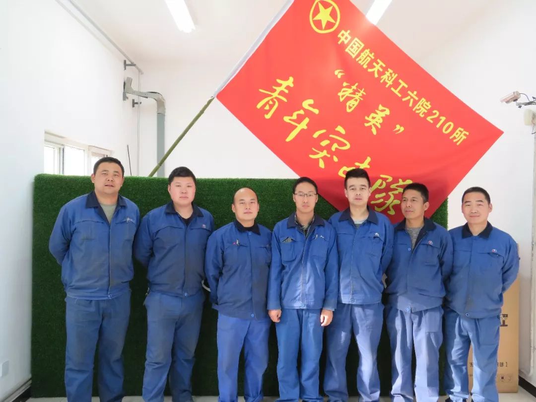 因拉伸强度偏低造成质量隐患,"精英"青年突击队全体成员一马当先,共同