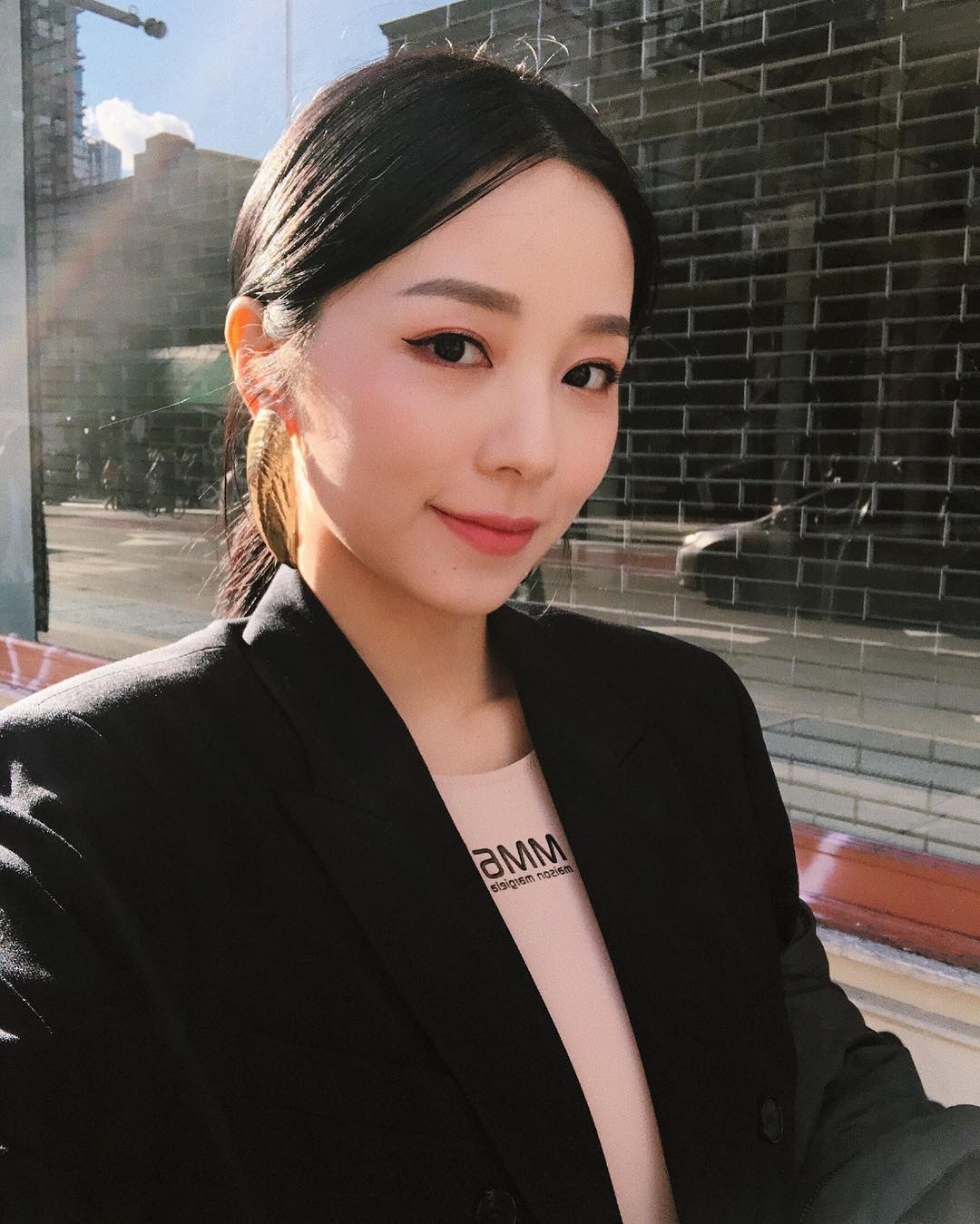 李静仪heidi近来爱上南瓜色妆容. (heidibibe@instagram)