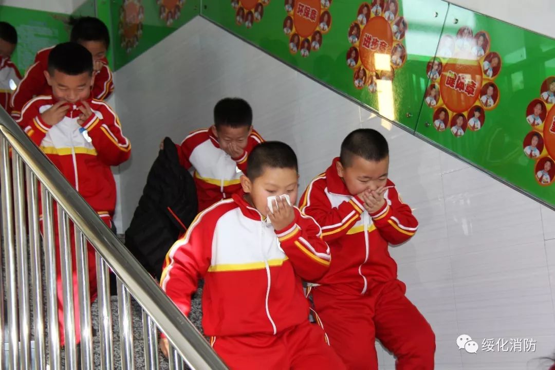 绥化市消防救援支队走进尚志小学开展消防安全培训课