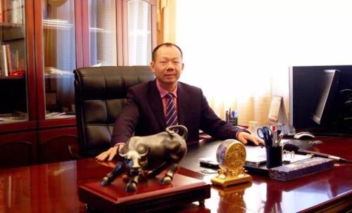 为攒钱盖房,他携700元独闯深圳,最终从香蕉小贩变成上亿老板_张庆杰