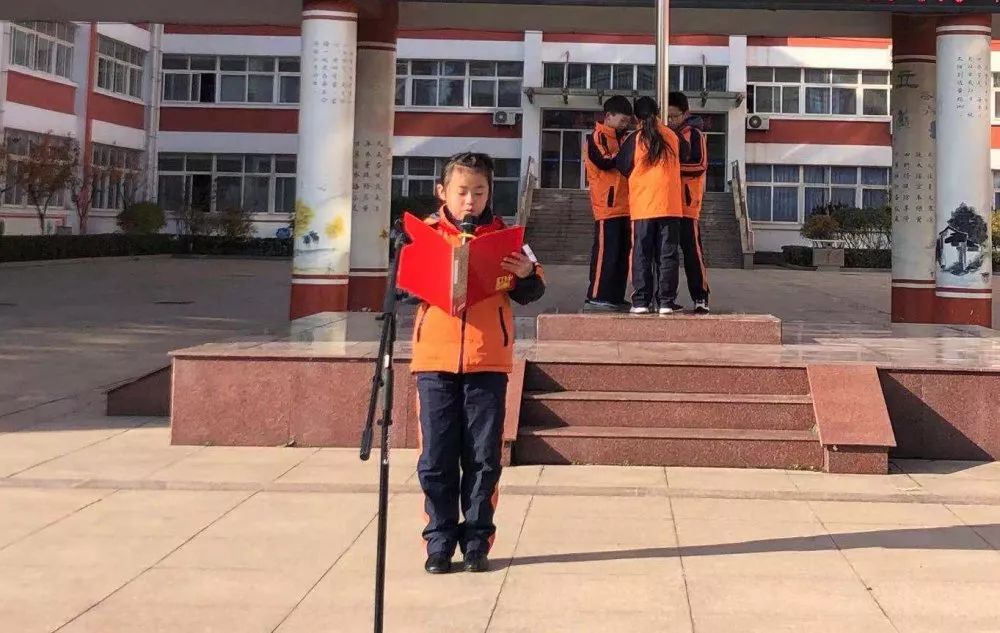 未成年人思想道德建设岚山区官山小学开展2019年我与宪法共成长主题