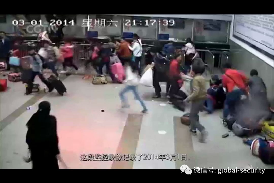 《中国新疆反恐前沿》纪录片播出,部分暴恐袭击画面首度曝光