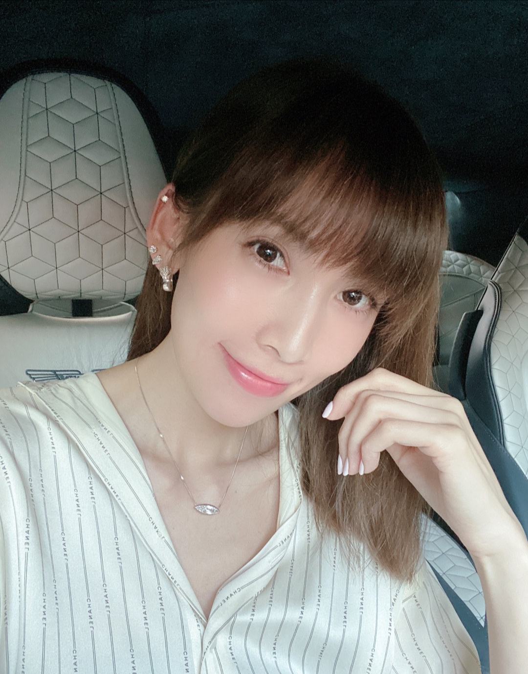 林志颖一家五口晒合照娇妻陈若仪穿皮裙秀身材比双胞胎更抢镜