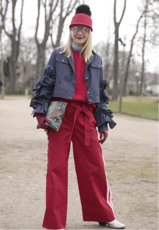 2."红蓝"包读了很多时尚大牌的衣服,会选择红蓝色的结合.