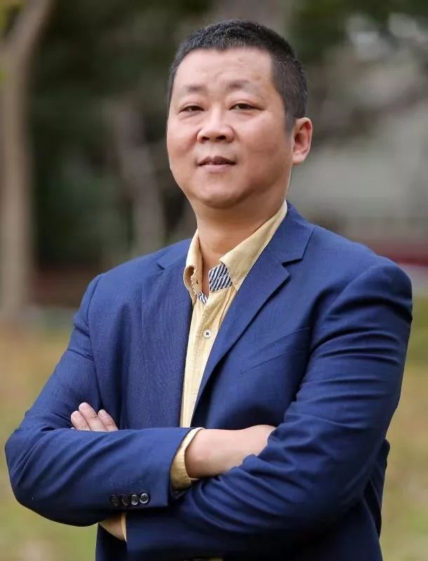 工业互联网平台部主任中国信通院两化所田洪川分享嘉宾(议程以现场