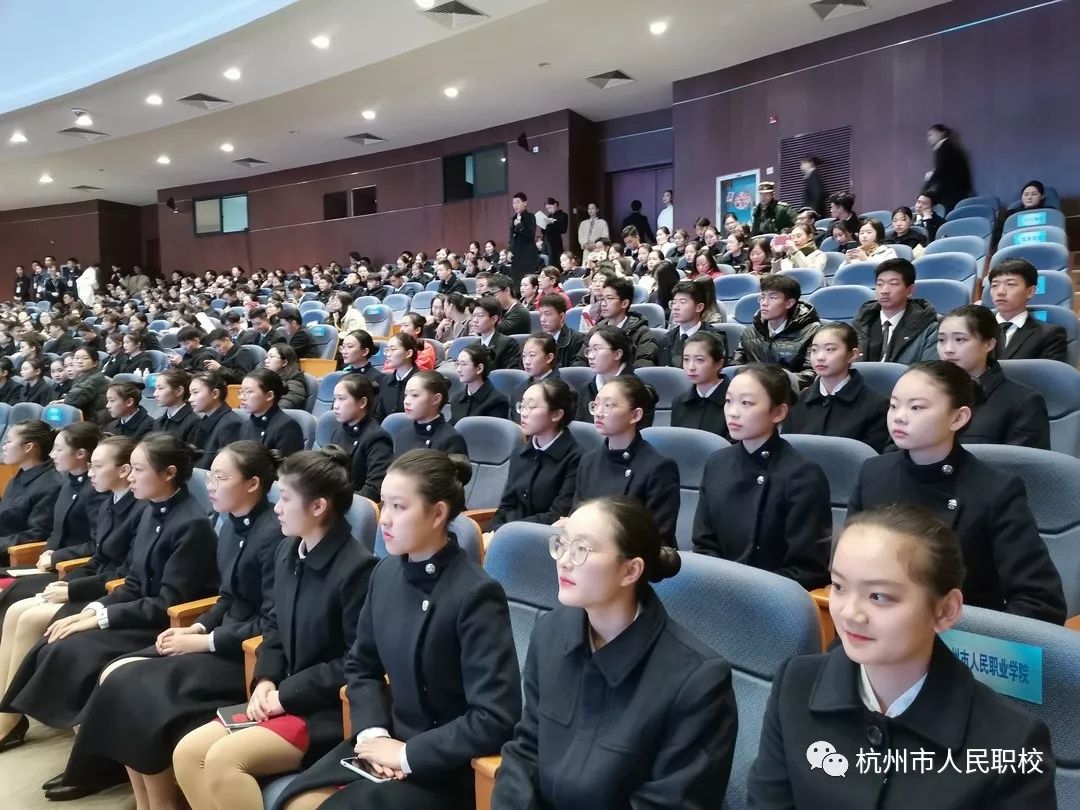 浙江旅游职业学院制服图片