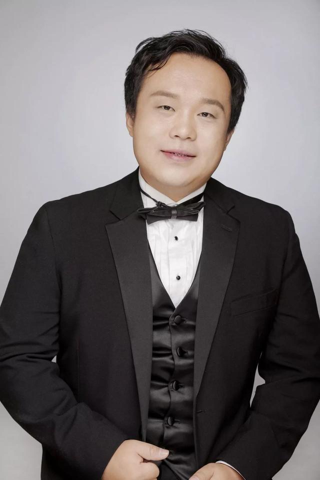 旅美男中音歌唱家李鳌担任2020第八届国际声乐公开赛天津赛区评委