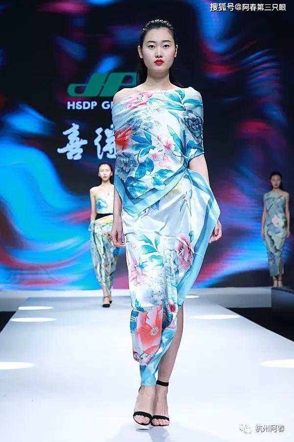 第20届丝博会喜得宝模特团30周年暨精品丝绸首秀