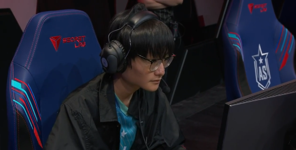 英雄联盟:小天瞎子名不虚传,solo赛碾压小花生,轻松取胜!