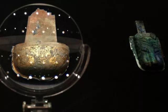 盖弓帽是汉代马车上车盖边缘的装饰.