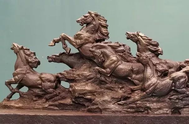 庆祝新中国成立70周年蒙古马61雕塑61研究展