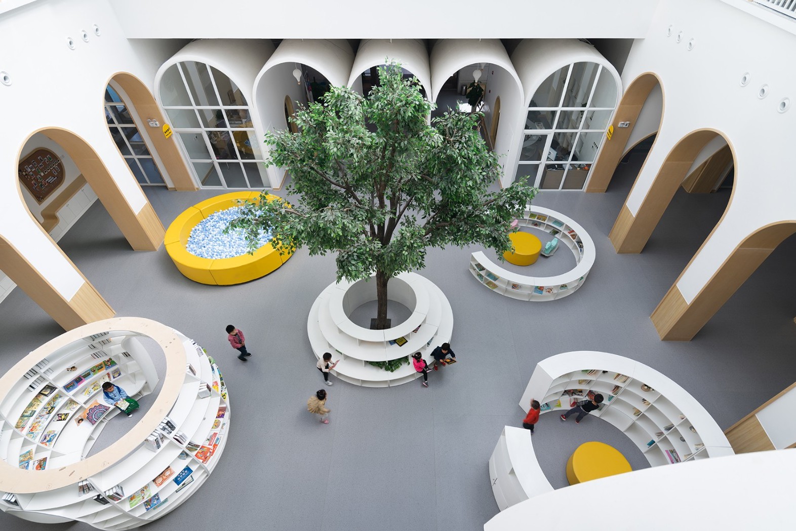 灵感库【第111期】:西安伊顿国际幼儿园,儿童之家,自然简洁空间