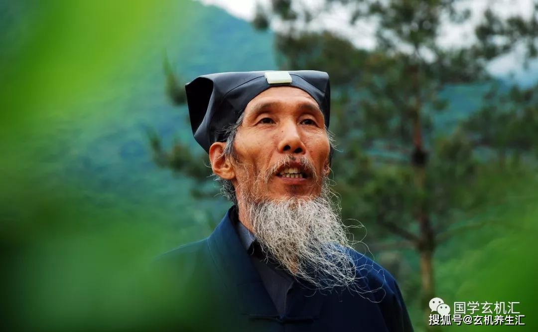 珠海市老子道学文化研究会名誉会长中国安阳《周易》研究会常务理事