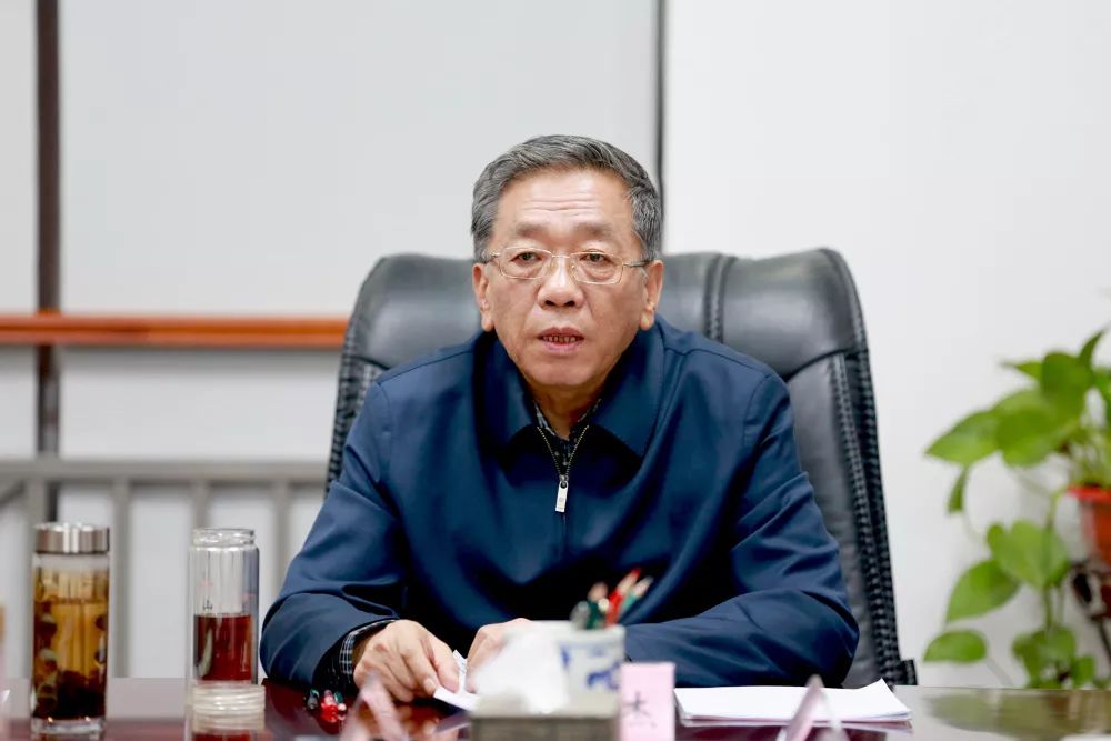 讲话,党组成员,副主任张玉宏,张建成,龚孟建和晋升职级的干部参加谈话