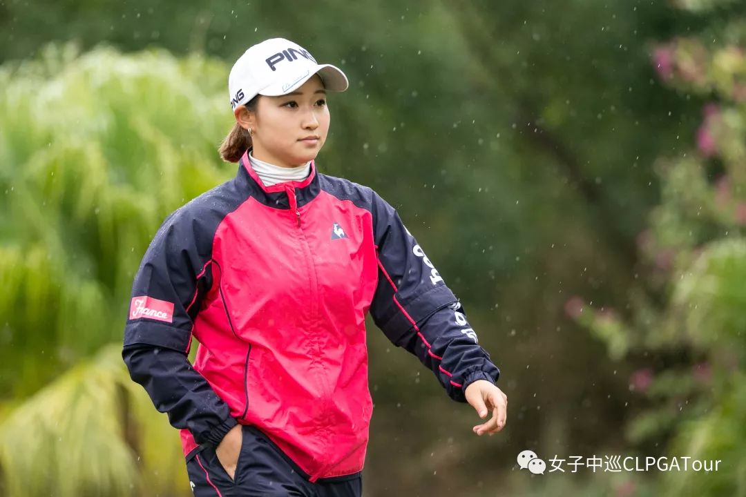 美图 | 张维维"雪人"装扮可爱亮相 一姐组一路嗨聊乐翻天