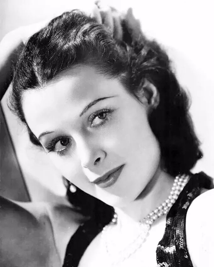 她演了历史上第一部裸戏,被誉为"世界最美的女人"