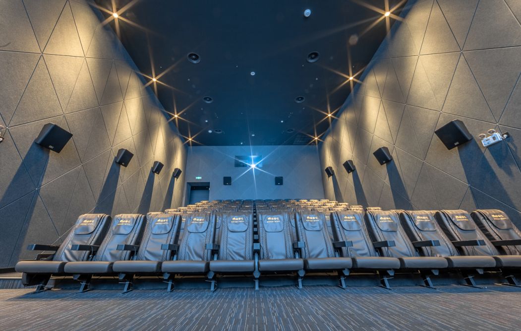 式观影体验豪华数字影厅木色cgv共设立8个豪华数字影厅,近千个座位