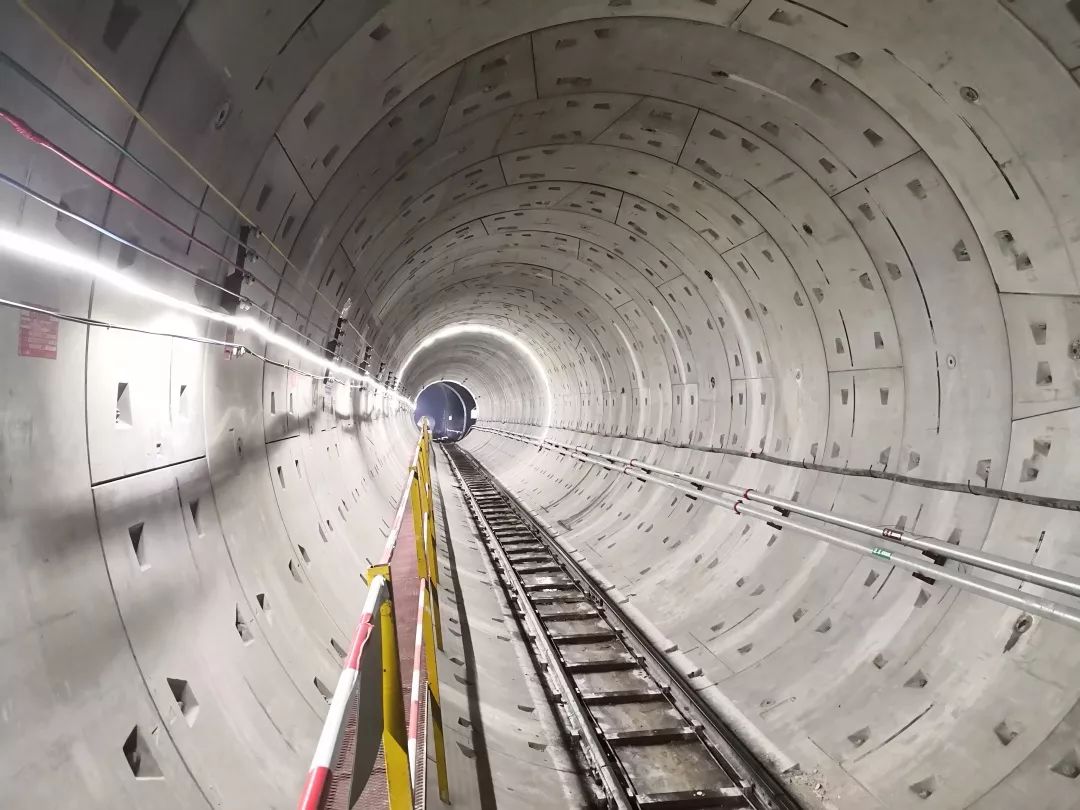 青岛地铁四号线03工区tbm内海区间左线成型隧道