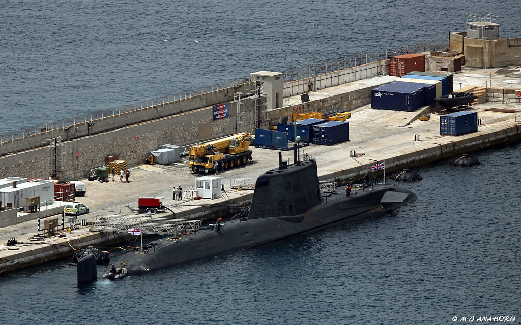 机敏级核潜艇在直布罗陀基地