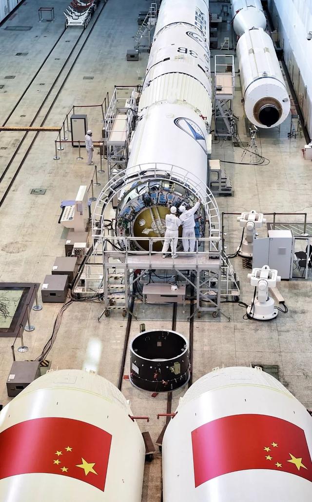 2020年首飞火箭即将装车启程_总装