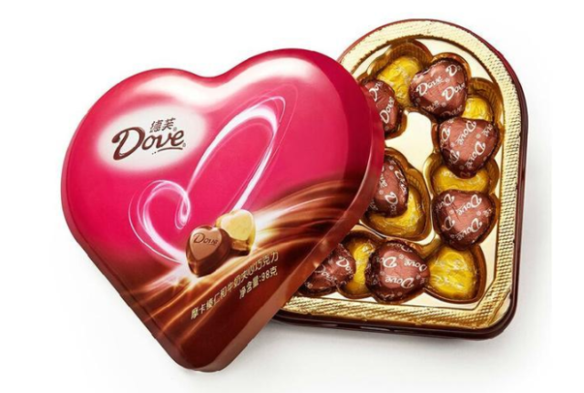 其实就是外面有着一层巧克力,虽然外表看上去就是一个褐色的圆球球