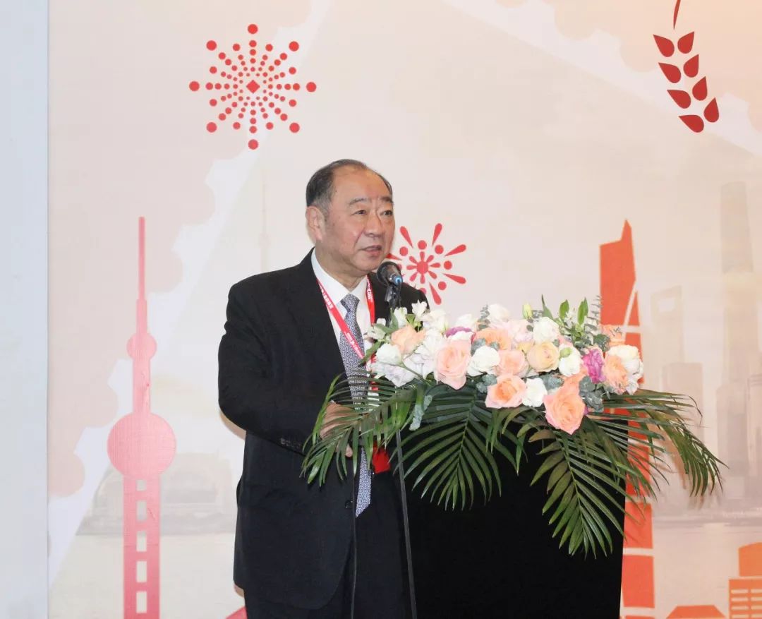 全国集邮联合会副会长,上海市集邮协会名誉会长李曙光将军为邮展