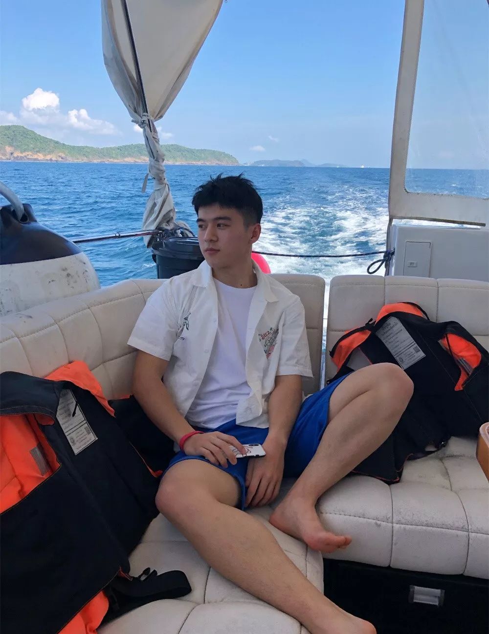 白白净净小哥哥是小狼狗还是小奶狗