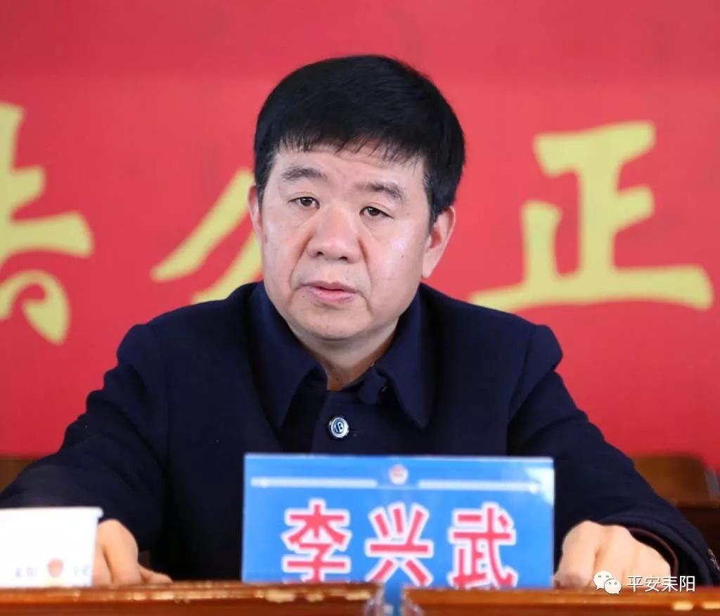 李兴武在讲话中代表耒阳市委,市政府对肖乔峰同志的到来表示热烈的