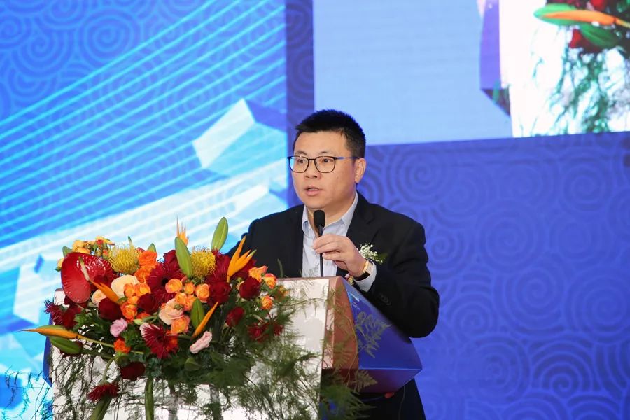 浙江省出版印刷物资集团有限公司董事长金汉宏客户代表签约授牌