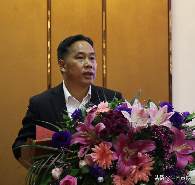 平南县委书记韦庆强在仪式上讲话副县长罗辉同志代表县人民政府与项目