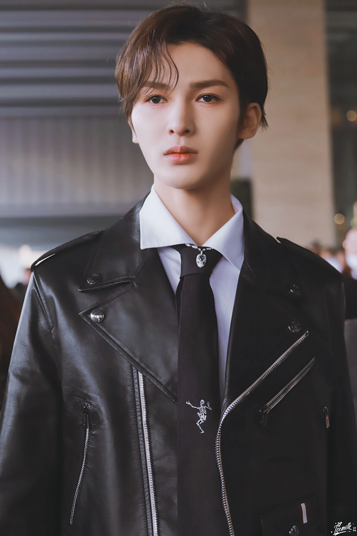 朱正廷费加罗风尚盛典红毯造型帅气来袭撩发造型性感禁欲演绎贵气绅士