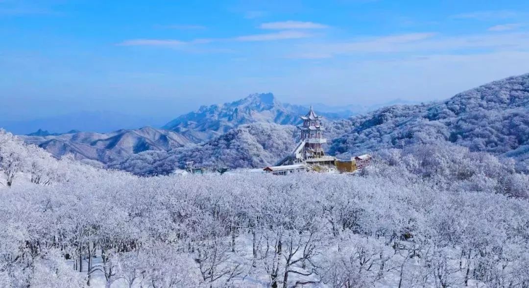 中原首家栾川伏牛山滑雪度假乐园开启中原首滑雪景没爆朋友圈