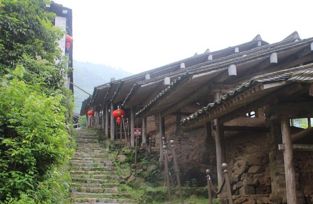 它的名字叫做碗窑村,位于宁德市的飞鸾镇