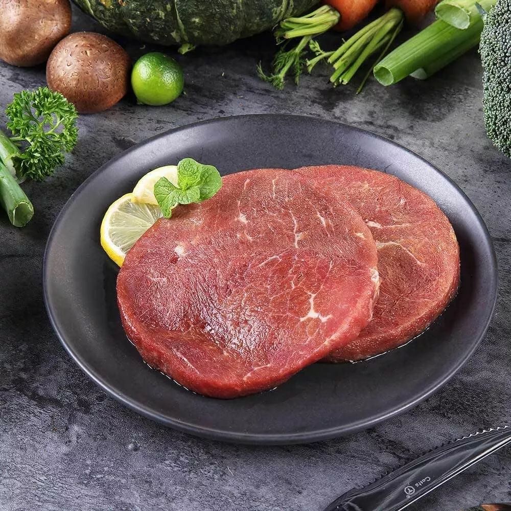 合成牛排最大的特点就是形状极其规则,一般呈正圆形.