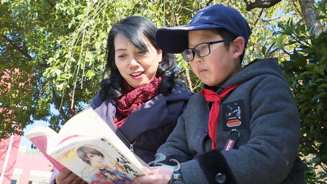 流动图书车开进略阳偏远山区!为山里娃送"精神食粮"